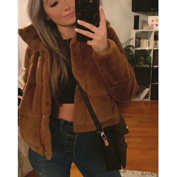 Abercrombie and Fitch Mini Fur Puffer Jacket - Picture 7 of 7